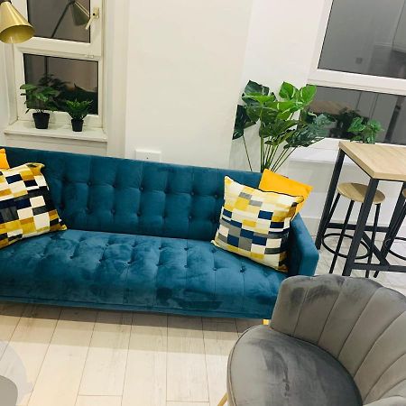 Cheerful 2 Bedroom Homely Apartment, Sleeps 6 Guest Comfy, 3X Double Bed, Parking, Free Wifi, Suitable For Business, Leisure Guest,Glasgow, Glasgow West End, Near City Centre Exterior foto
