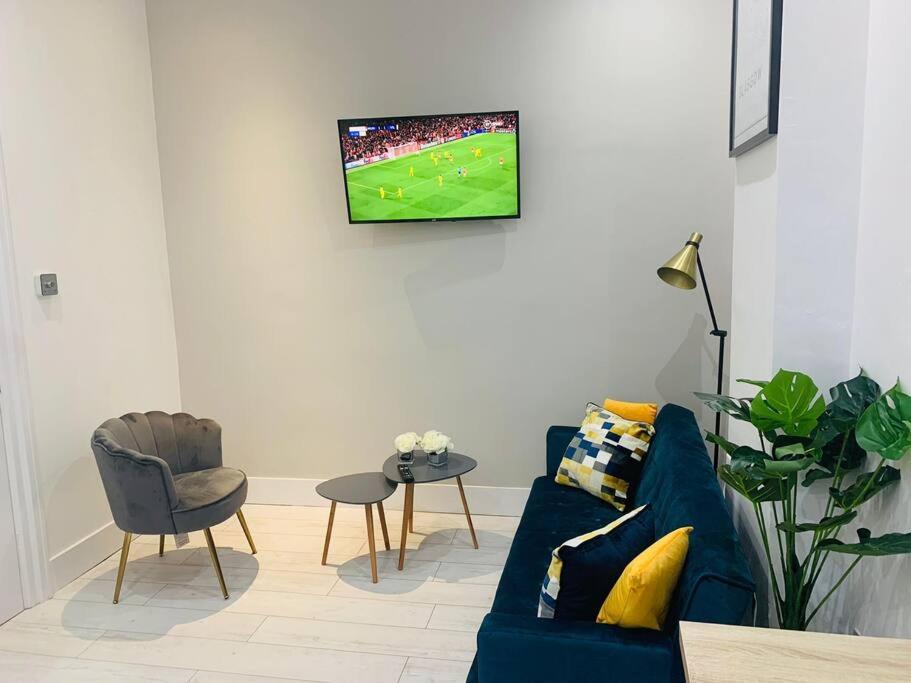 Cheerful 2 Bedroom Homely Apartment, Sleeps 6 Guest Comfy, 3X Double Bed, Parking, Free Wifi, Suitable For Business, Leisure Guest,Glasgow, Glasgow West End, Near City Centre Exterior foto
