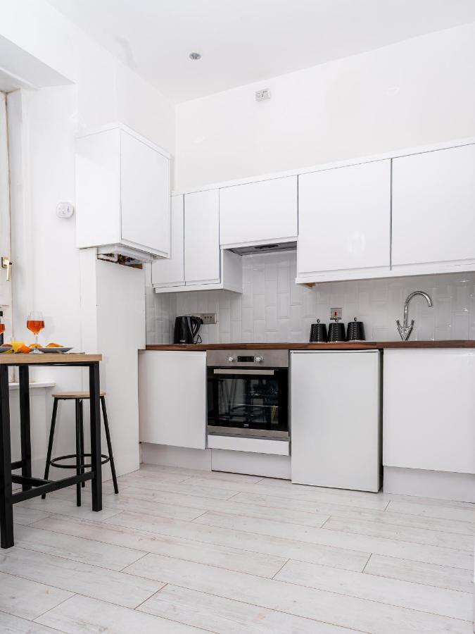 Cheerful 2 Bedroom Homely Apartment, Sleeps 6 Guest Comfy, 3X Double Bed, Parking, Free Wifi, Suitable For Business, Leisure Guest,Glasgow, Glasgow West End, Near City Centre Exterior foto